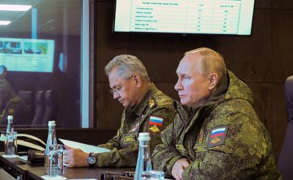 На фото: президент РФ Владимир Путин и министр обороны РФ Сергей Шойгу (справа налево)