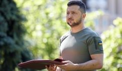 Америка предупреждает Зеленского: надо воевать, иначе вас не будет в принципе