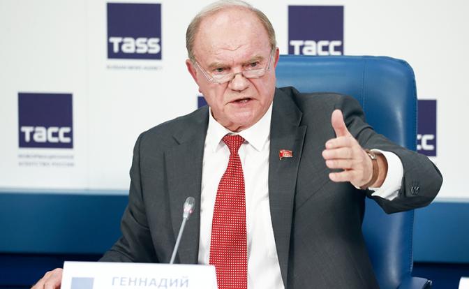 На фото: лидер КПРФ Геннадий Зюганов во время брифинга в информационном агентстве ТАСС по итогам единого дня голосования.