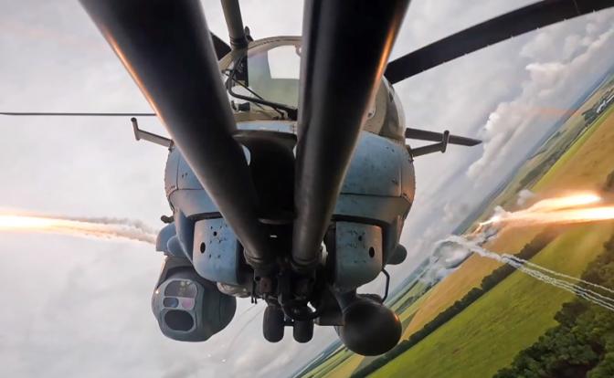 На фото: многоцелевой ударный вертолет Ми-35