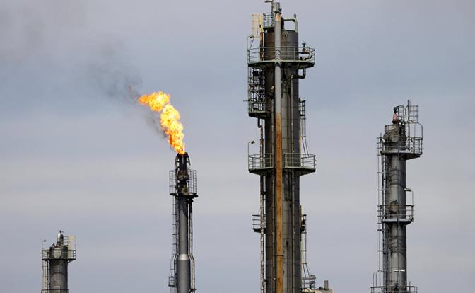 США гнут свою линию, оставляя Европу без нефти и газа
