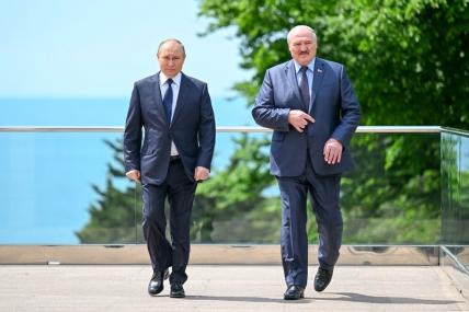 На фото: президент России Владимир Путин и президент Белоруссии Александр Лукашенко (слева направо)