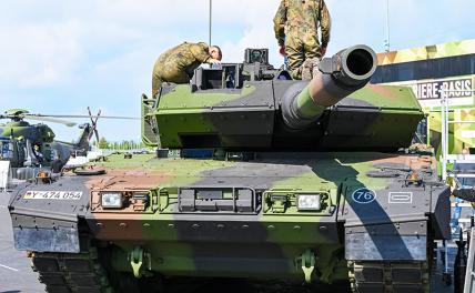 На фото: немецкий основной танк Leopard 2