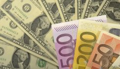 Доллары и евро россиян примерзают к счетам