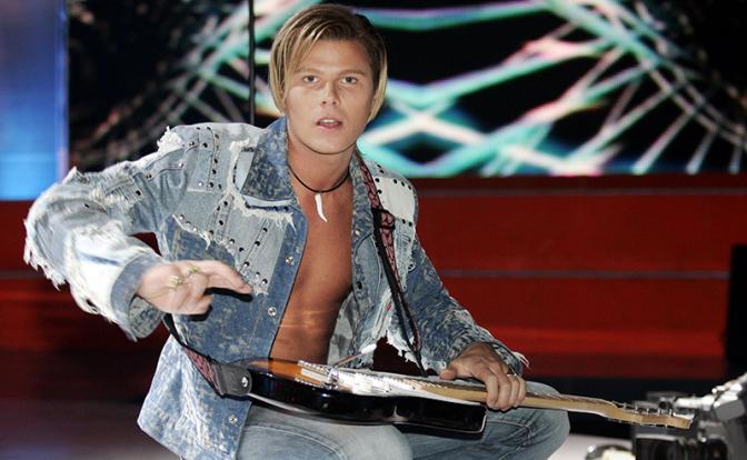 На фото: певец Константин Легостаев