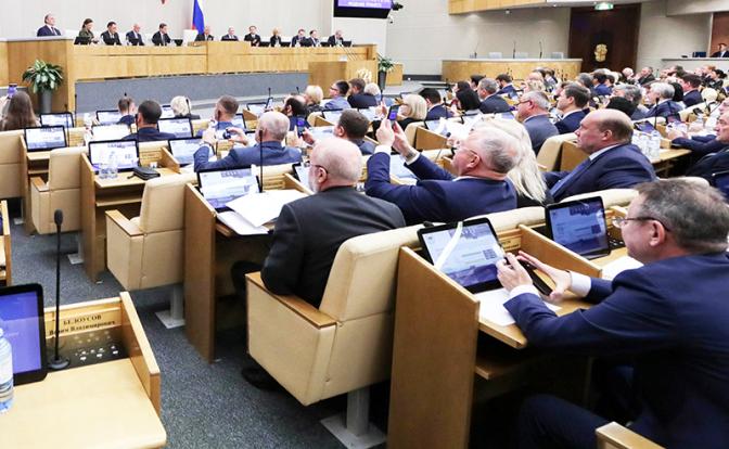 Депутаты Госдумы потребовали разобраться, куда делись выделенные на армию деньги