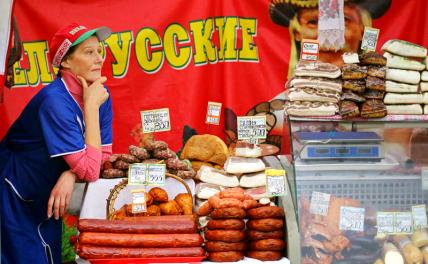 Лукашенко решил заморозить цены за российский счет?
