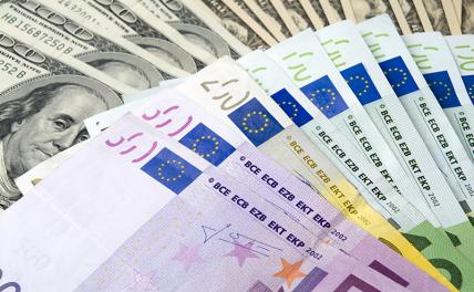 Курс доллара и евро скакнул перед выходными