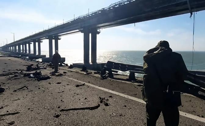 Политолог о заявлении Подоляка по Крымскому мосту: логика - не та наука, которую изучают на Украине