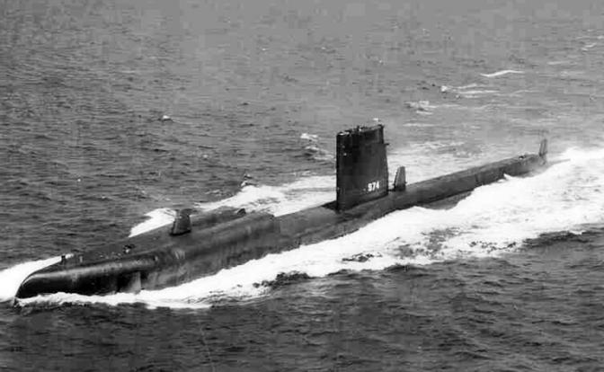На фото: дизельная подводная лодка «Грэйбэк» (SSG-574)
