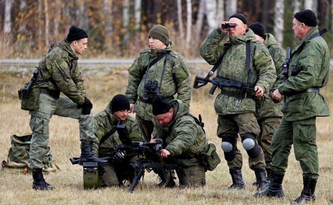 На фото: военнослужащие, призванные в рамках частичной мобилизации, во время боевой подготовки на одном из полигонов России
