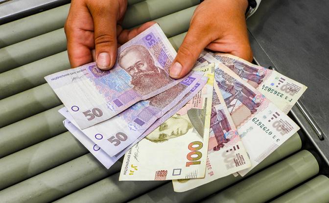 Херсонские власти прокомментировали случаи отказа принимать рубли в области