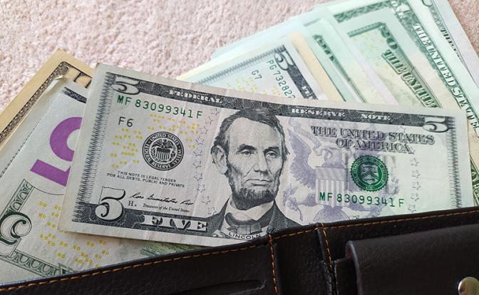 В Сбербанке сделали прогноз курса доллара на эту неделю