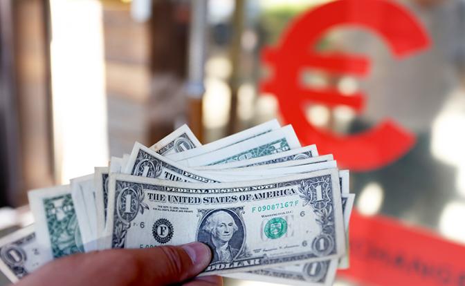 Курс валют сегодня: евро резко взлетел на открытии торгов