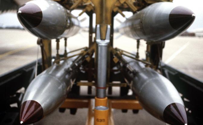 Для чего США спешат обновить ядерный арсенал в Европе