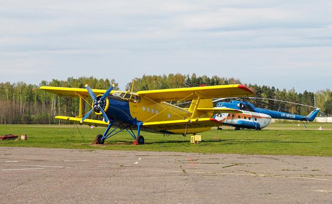 На фото:  лёгкий многоцелевой самолет Ан-2. Разработан конструкторским бюро Антонова в конце 1940-х годов и поступил в эксплуатацию в 1948 г.