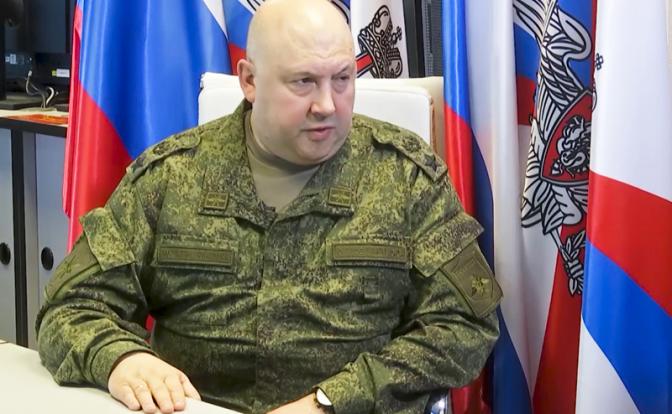 На фото: командующий Объединенной группировкой войск в районе проведения СВО генерал армии Сергей Суровикин