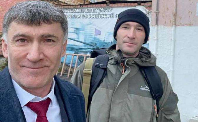 На фото: мэр Алапаевска (Свердловская область) Сайгид Билалов и его сын Руслан, селфи