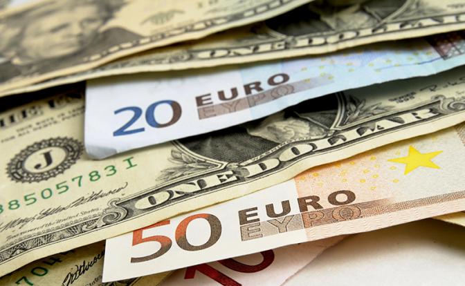 Курс валют сегодня: доллар и евро выросли на открытии торгов