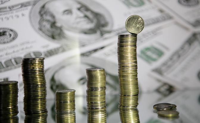 Прогноз курса доллара: рубль под давлением