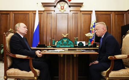 На фото: президент РФ Владимир Путин и член бюро правления Российского союза промышленников и предпринимателей, председатель комиссии РСПП по производству и рынку минеральных удобрений Дмитриий Мазепин (слева направо)