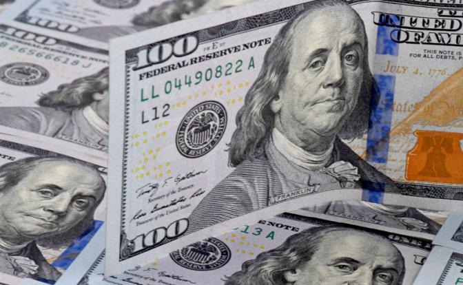 Курс доллара до конца года: желанных правительством 75 рублей не будет