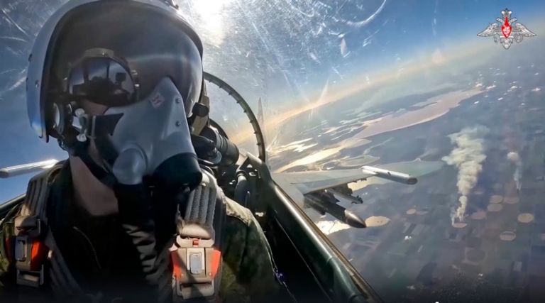 На фото: летчик ВВС России в кабине своего истребителя Су-35