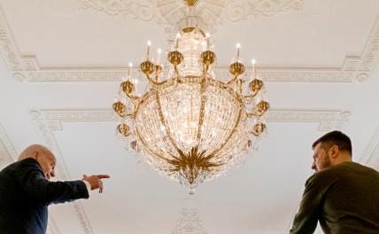 На фото: президент Джо Байден выступает во время пресс-конференции с президентом Украины Владимиром Зеленским в Восточной комнате Белого дома в Вашингтоне