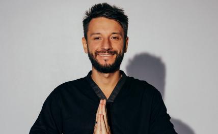 На фото: Руководитель крупных образовательных проектов, известный CEO-маркетолог, и автор системы автоматических онлайн продаж Сергей Закоцола