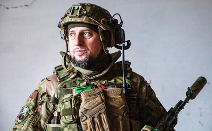 На фото: командир спецподразделения "Ахмат" Апти Алаудинов