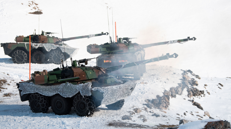 На фото: танки AMX-10 RC