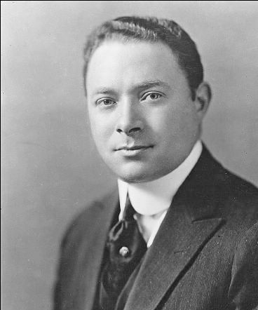 На фото: Дэвид Сарнофф в 1922 году был генеральным директором и вице-президентом RCA, Радиокорпорации Америки.