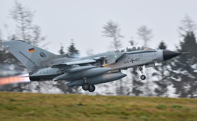 На фото: истребитель Tornado вооруженных сил Германии