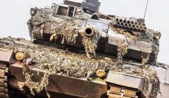 «Рамштайн» разглядывает Крым через танковые прицелы