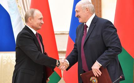 На фото: президент РФ Владимир Путин и президент Белоруссии Александр Лукашенко (слева направо)