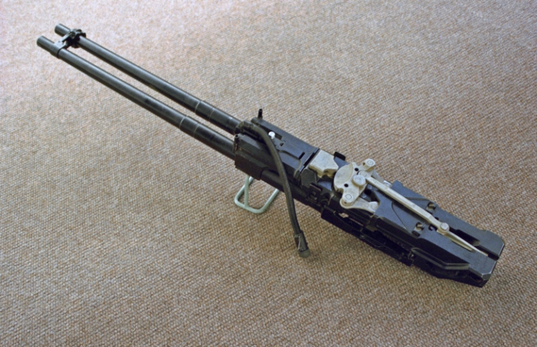 На фото: авиационная двуствольная пушка "ГШ-23" ("ГШ-23л"), предназначенная для стрельбы с самолетов и вертолетов по воздушным и наземным целям осколочно-фугасными, бронебойно-разрывными и бронебойно-зажигательными снарядами
