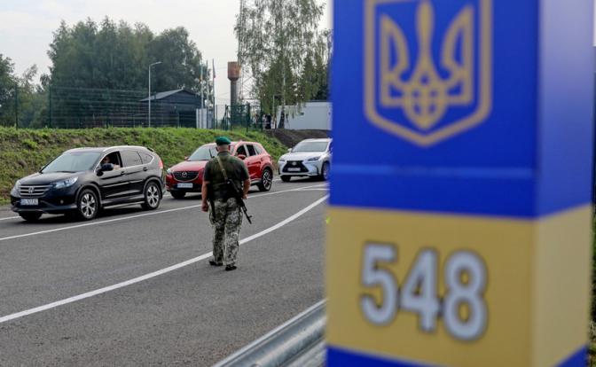 На фото: на украинско-польской границе