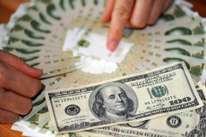 Резкий рост продажи валюты: что ждет курс доллара к рублю и зачем это Минфину