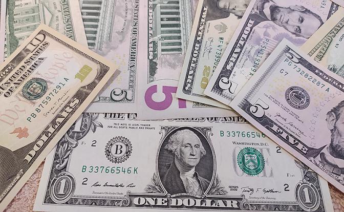 Прогноз курса доллара: почему рубль не упал до 85