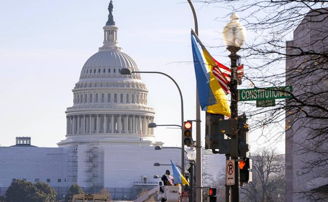 Эксперт: американцы психуют, потому что не успевают поставить ВСУ бронетехнику