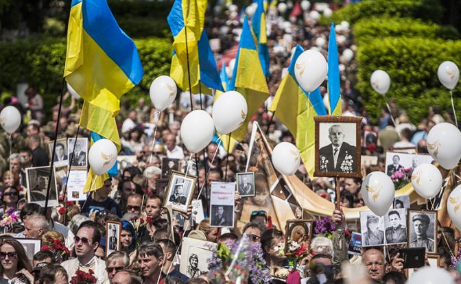 Зеленского попросили не отменять празднование 9 мая на Украине