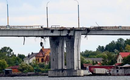На фото: автомобильно-пешеходный мост через Днепр, соединяющий Херсон с левобережьем