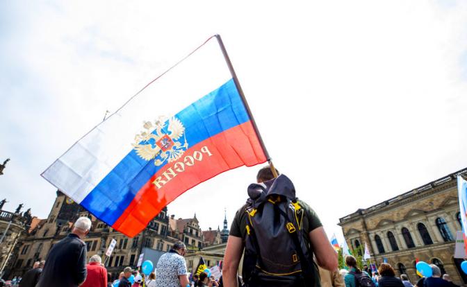 На фото: во время пророссийской акции в Дрездене, Германия