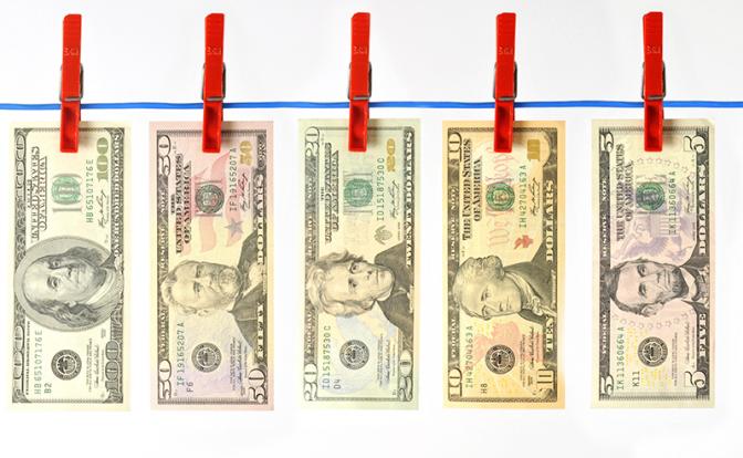 Эксперт оценил слова Пескова о замене доллара как ключевой валюты