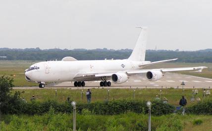 На фото: самолёт ВМС США E-6B Mercury