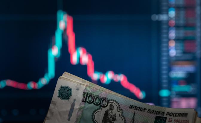 Эксперт пояснила провал курса рубля на этой неделе