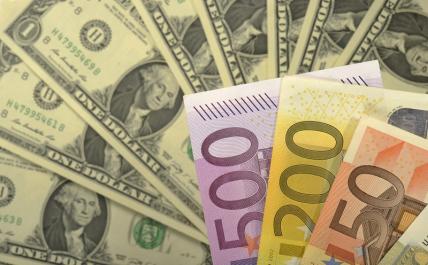 Новости курса валют: курс евро вернулся к максимумам апреля 2022, доллар — выше 76