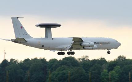 На фото: Boeing E-3B Sentry - AWACS