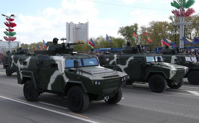 На фото: бронированные машины CS/VN3 Dajiang