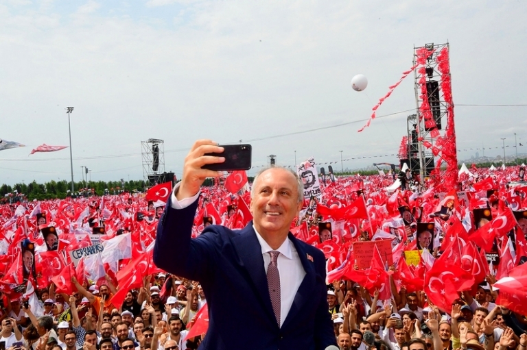 На фото: кандидат в президенты Турции Мухаррем Индже